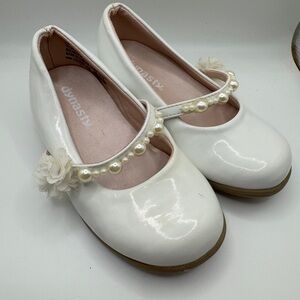 Girls Toddler Size 7 Off White/Cream Dress Shoes with Glossy Finish & Pearls
